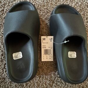 Yeezy Slide Dark Gray/Black Size 6